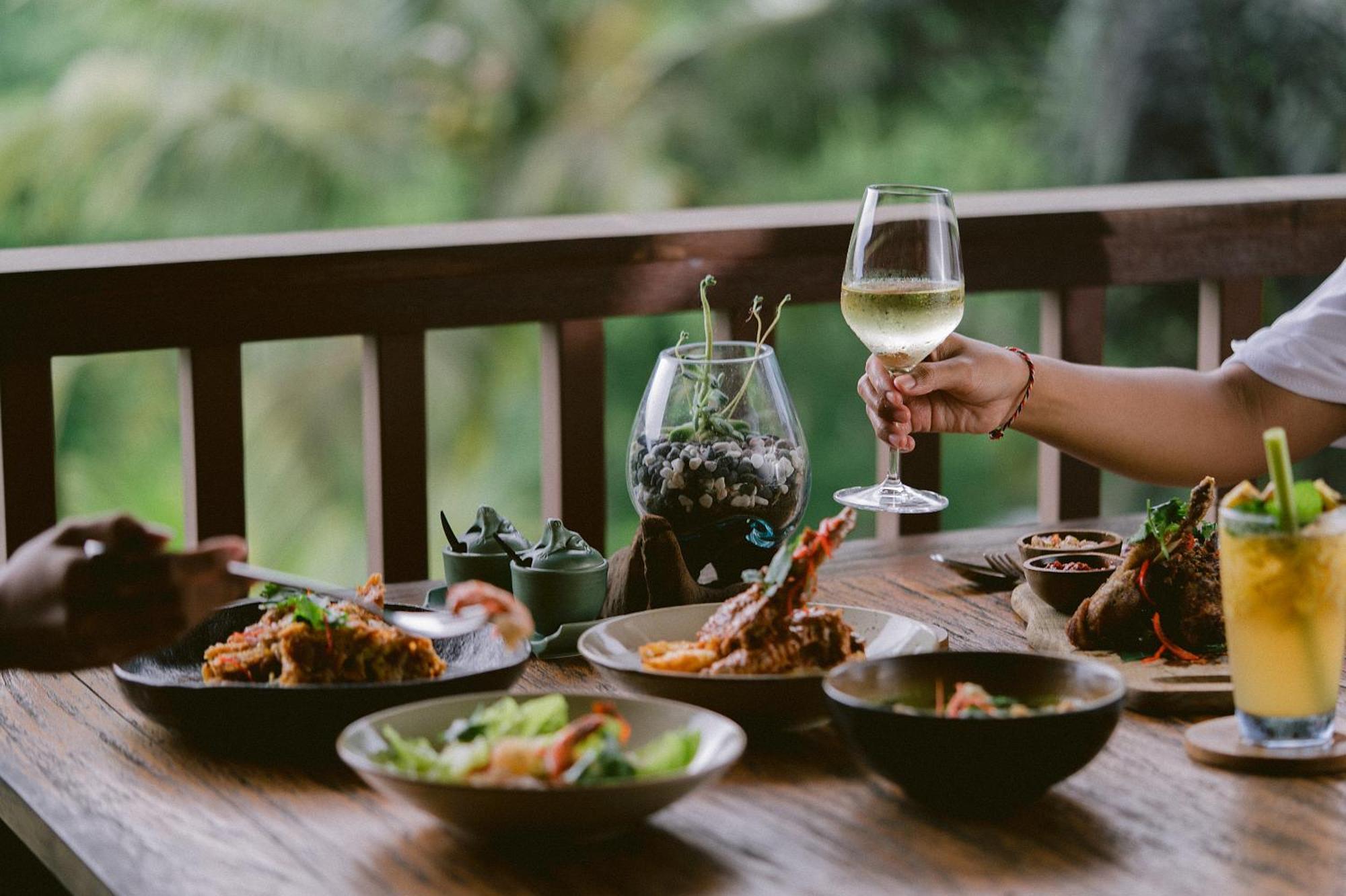 วาปา ดิ อูเม ซิเดเมน Hotel ซิเดอมัน ภายนอก รูปภาพ A selection of dishes at the restaurant