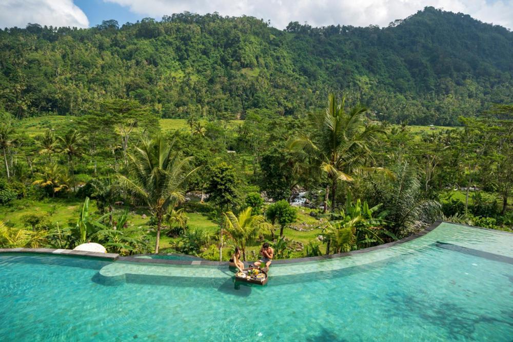 วาปา ดิ อูเม ซิเดเมน Hotel ซิเดอมัน ภายนอก รูปภาพ The resort's infinity pool