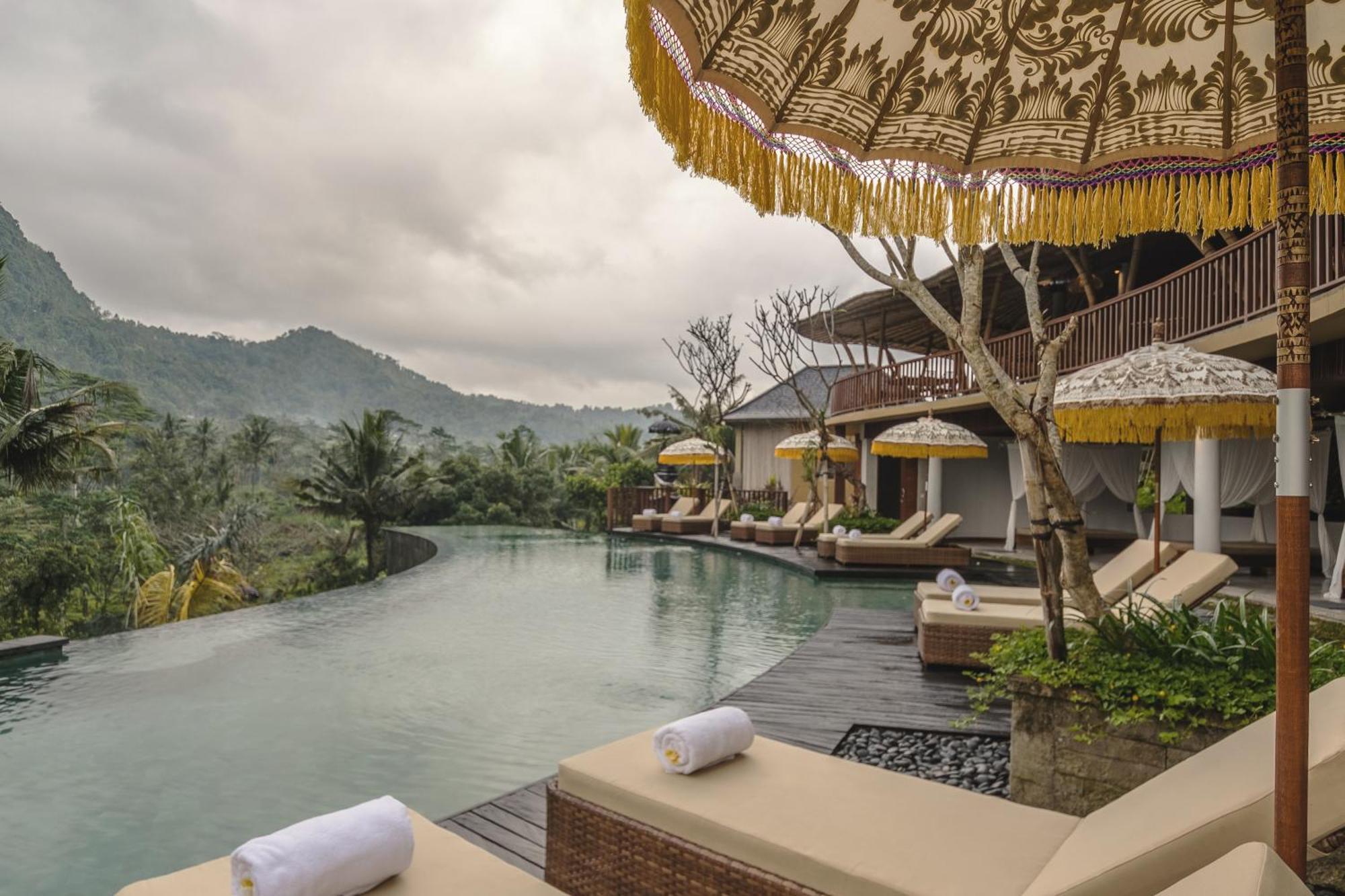 วาปา ดิ อูเม ซิเดเมน Hotel ซิเดอมัน ภายนอก รูปภาพ The resort's pool